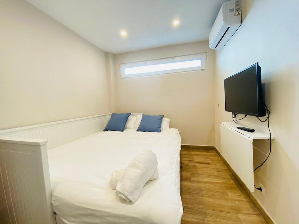 Moderno Apartamento Con Vistas Al Mar -بينالماذينا المظهر الخارجي الصورة