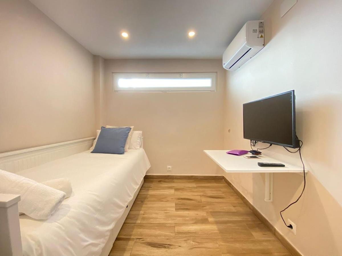 Moderno Apartamento Con Vistas Al Mar -بينالماذينا المظهر الخارجي الصورة