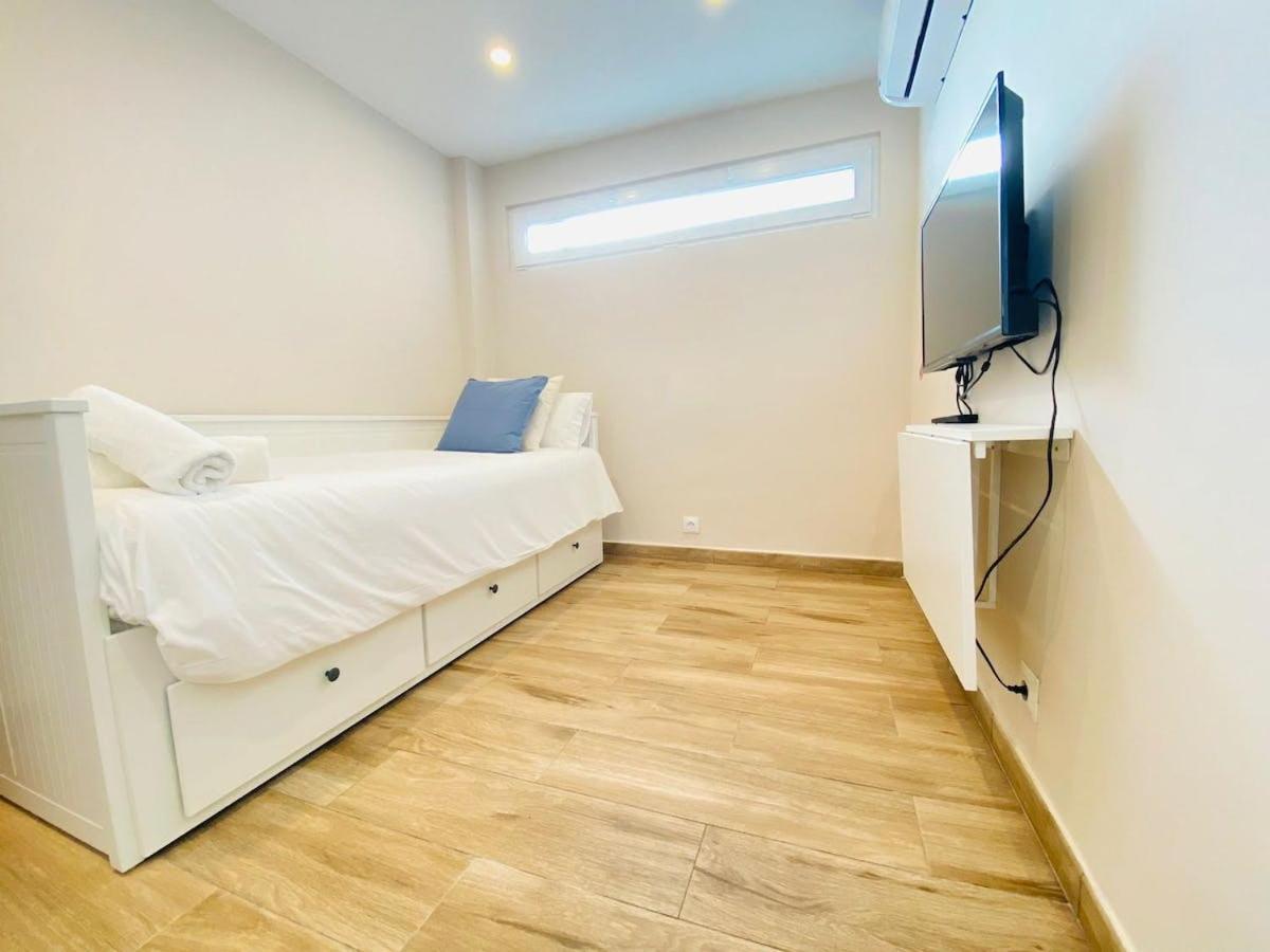Moderno Apartamento Con Vistas Al Mar -بينالماذينا المظهر الخارجي الصورة