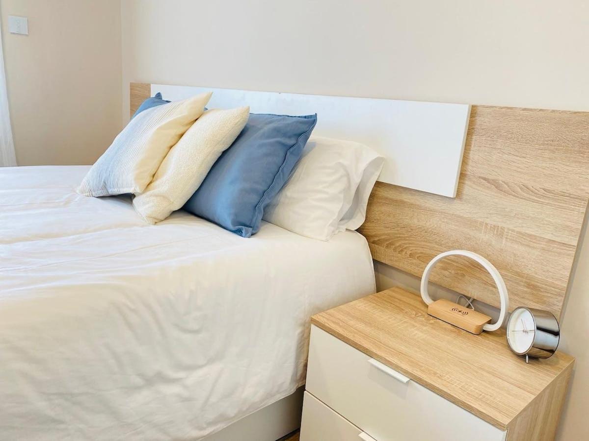 Moderno Apartamento Con Vistas Al Mar -بينالماذينا المظهر الخارجي الصورة