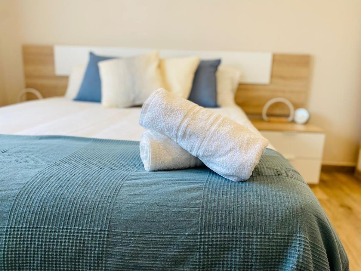 Moderno Apartamento Con Vistas Al Mar -بينالماذينا المظهر الخارجي الصورة